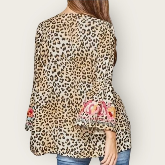Savanna Jane Floral Embroidered Leopard Print Bell Sleeve Blouse Size Medium - Picture 2 of 15